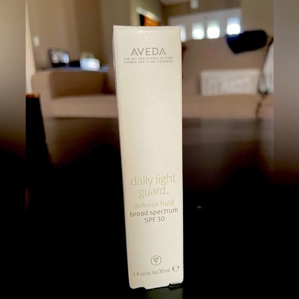 Aveda daily light guard™ defense fluid broad spectrum spf30
